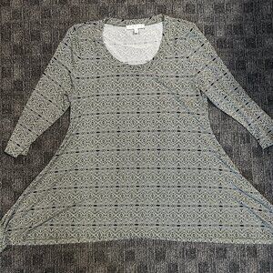 Chaus short sleeve olive green/black pattern shark bite flowy pointed hem L